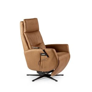 Diego sta op relaxfauteuil
